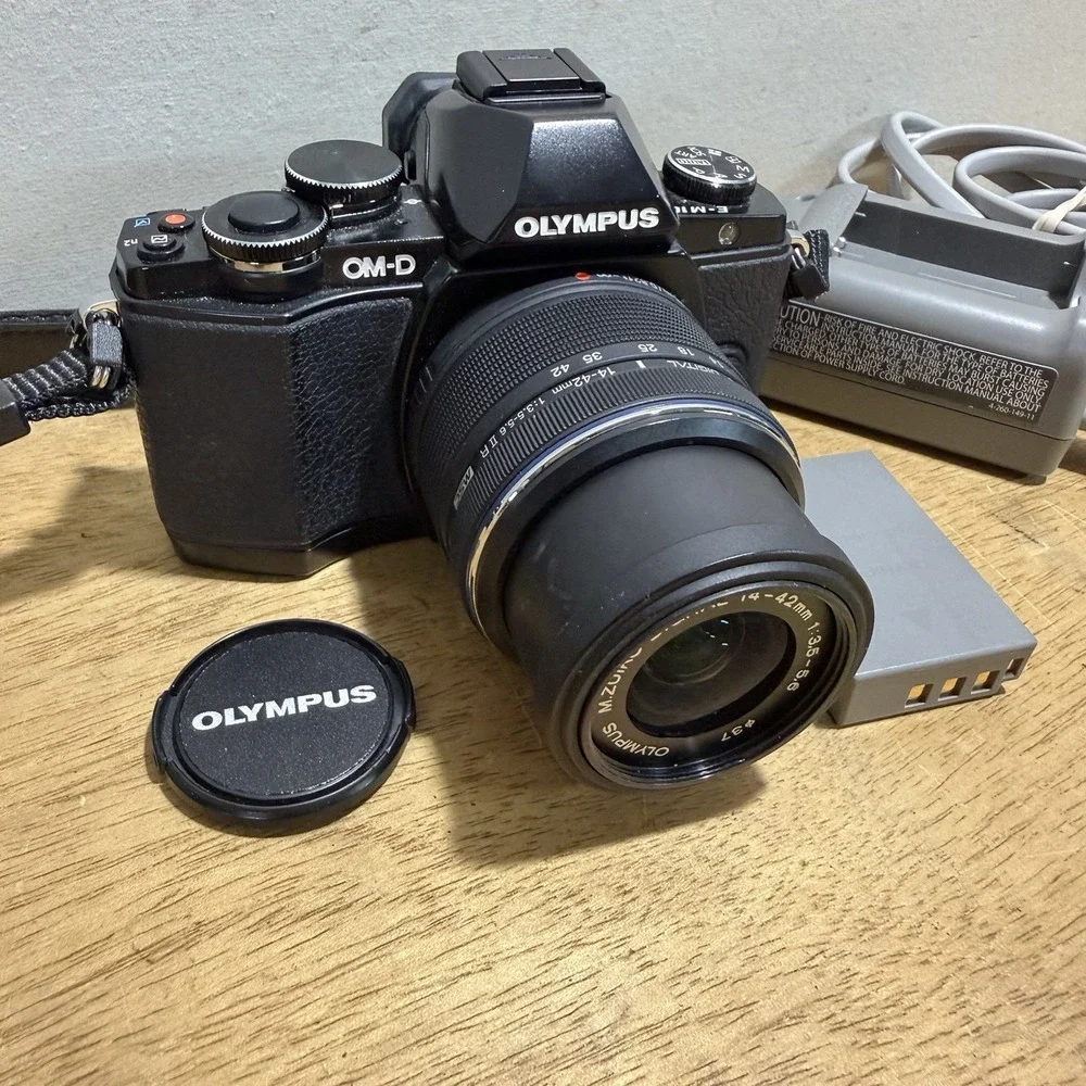 Olympus OM-D E-M10 16MP Mirrorless Camera 14-42mm f/3.5-5.6 Black EM10 Tested